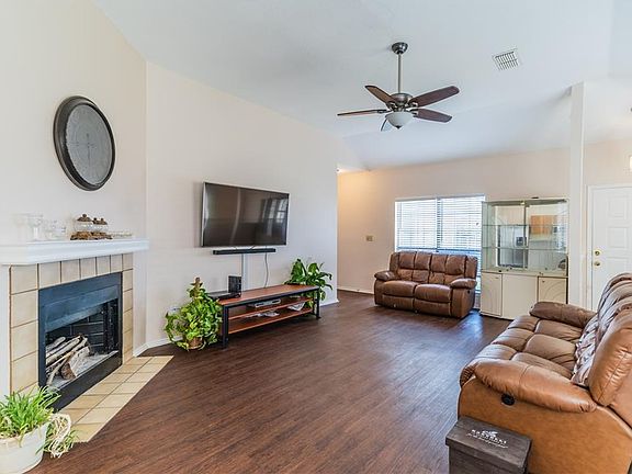 4th image of 716 Crescent Dr
