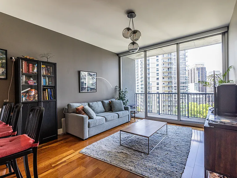 1080 Peachtree St NE #1201 — Photo 6