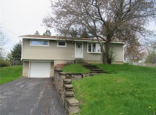 6003 Rita Ln, North Syracuse, NY 13212