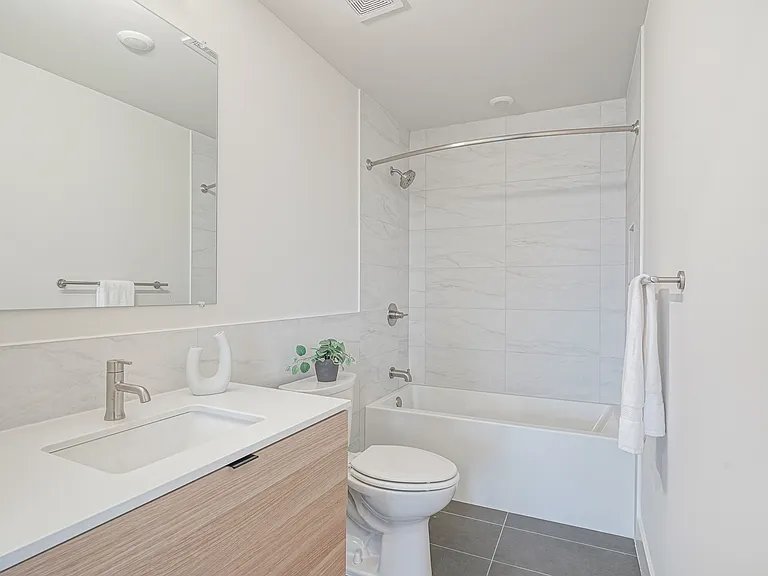 209 Vine — Photo 11