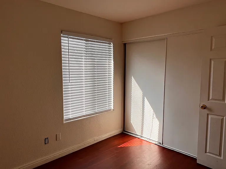 1233 Edinburg Ct — Photo 34