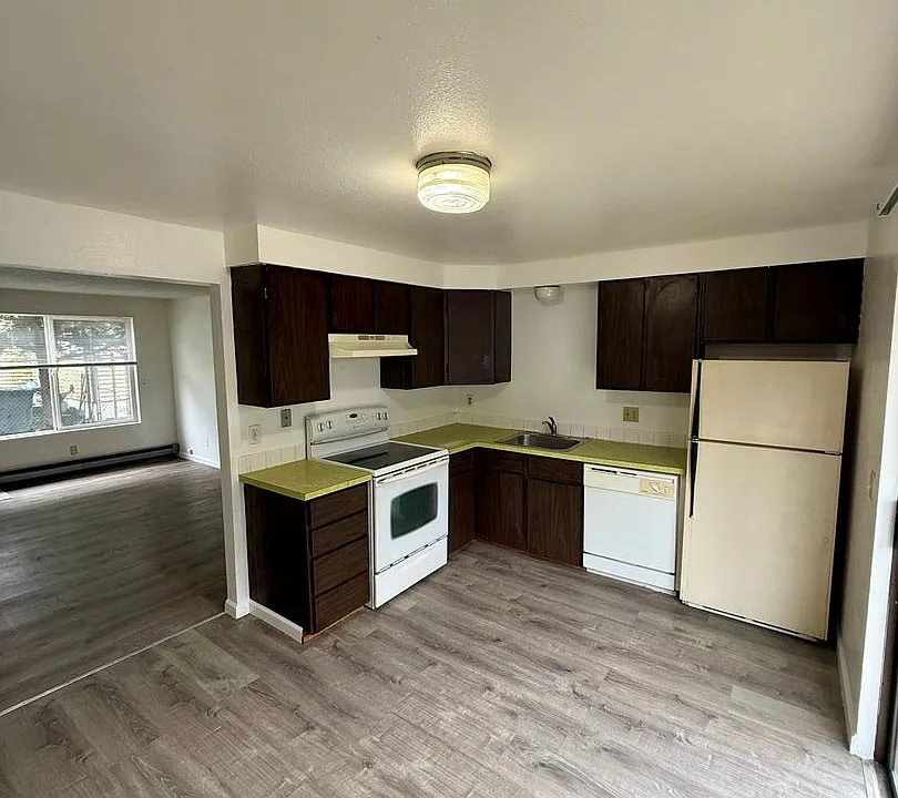 2211 Sumner Ave