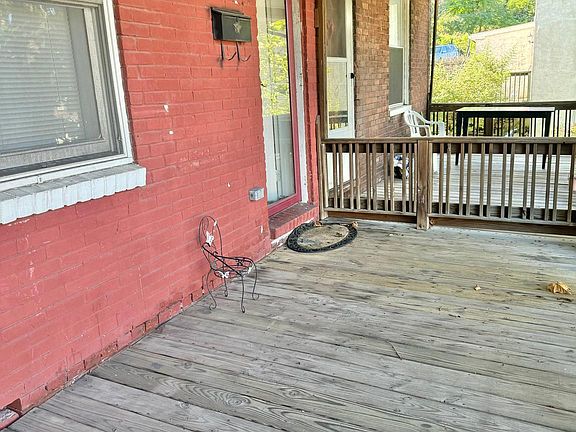 3rd image of 369 S 1st Ave