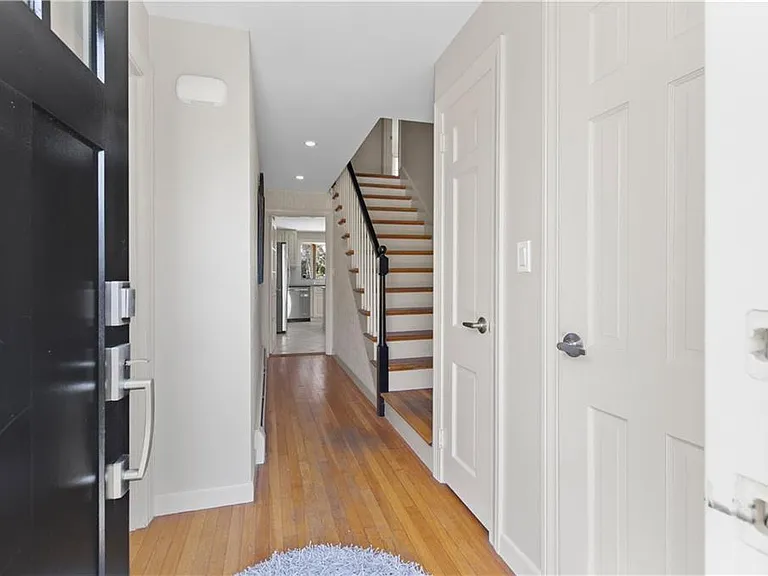26 Red Cross Ave — Photo 3