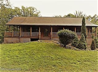 1197 Sky View Dr, Scotrun, PA 18355