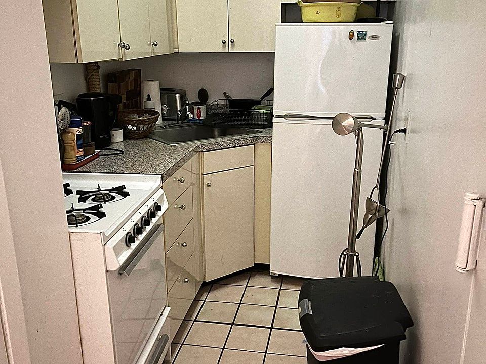 2nd image of 66 W 69th St APT 1F