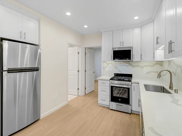 1011 E Angeleno Ave — Photo 9