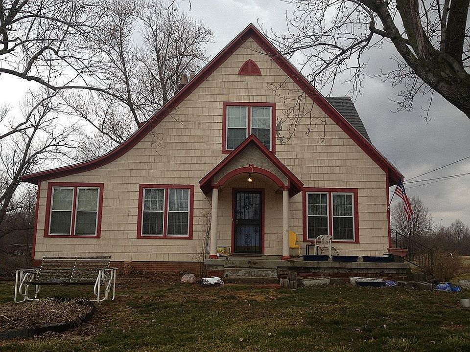 1st image of 711 Main St