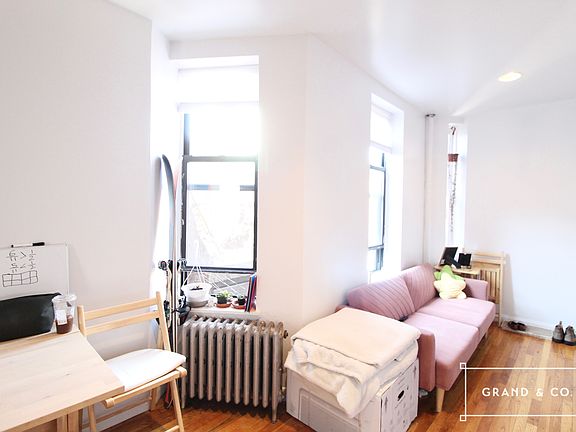 2nd image of 120 Mac Dougal St #19