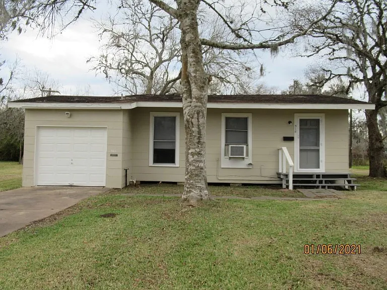 318 Circle Way St — Photo 1