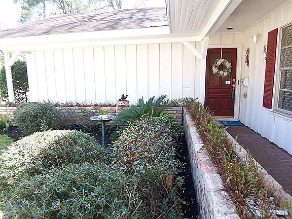 2nd image of 839 Wycliffe Dr