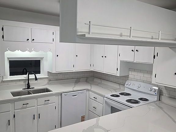 2nd image of 1216 Main St