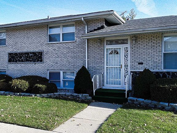 3rd image of 4844 W 107th St