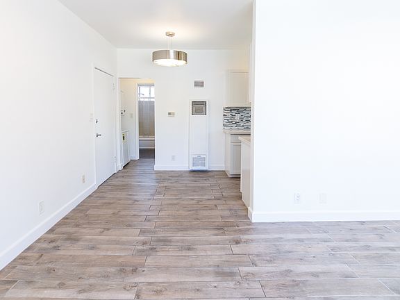 2nd image of 319 N Heliotrope Dr APT 3