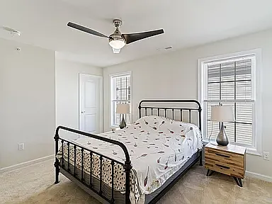 4 bed, 4565 sqft, $4,750 — Photo 3