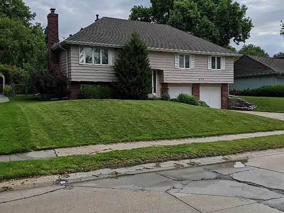 3rd image of 806 Hogan Dr