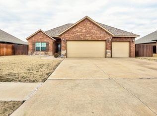 522 Jaguar Ln, Enid, OK 73703