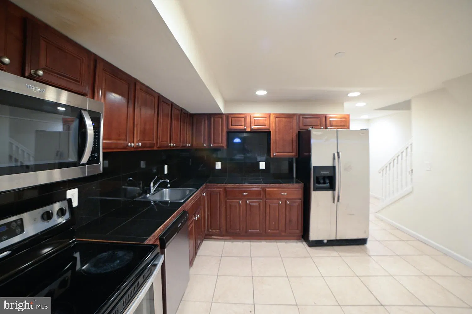 5 bed, 3.0 bath, 2283 sqft, $3,250 — Photo 2