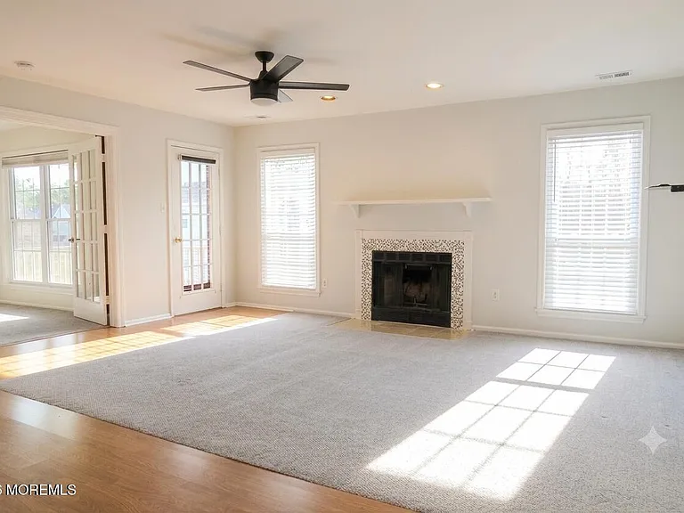 349 Yorkshire Pl — Photo 4