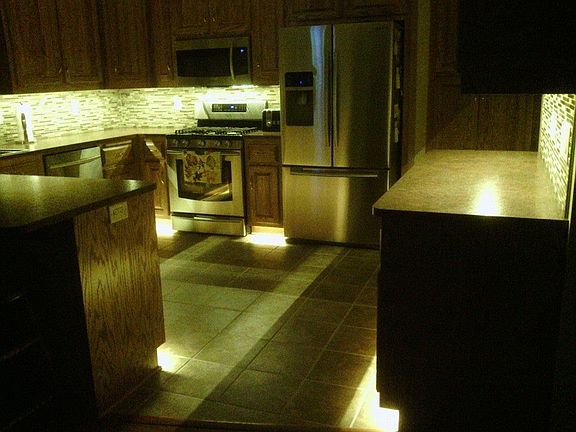 Under cabinet lighting 