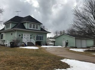 1131 D St, Geneva, NE 68361
