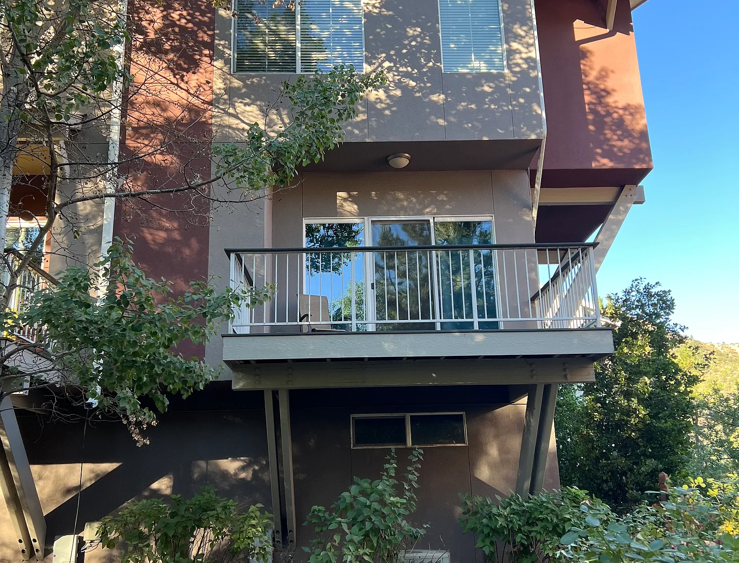 1140 Carbon Jct — Photo 1