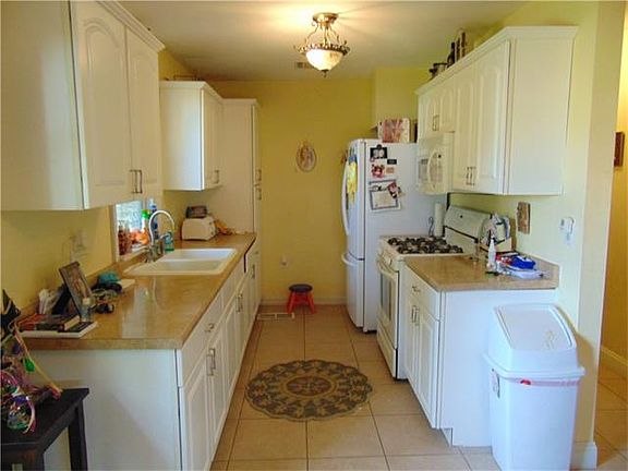 5th image of 423 Avenue E