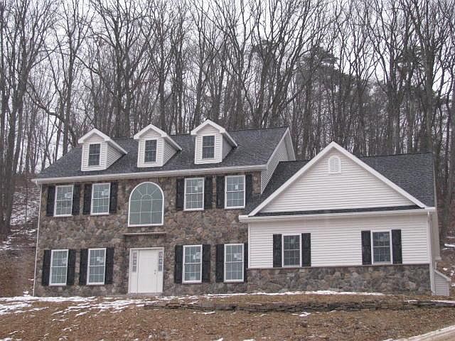 1st image of 10 Clints Ln