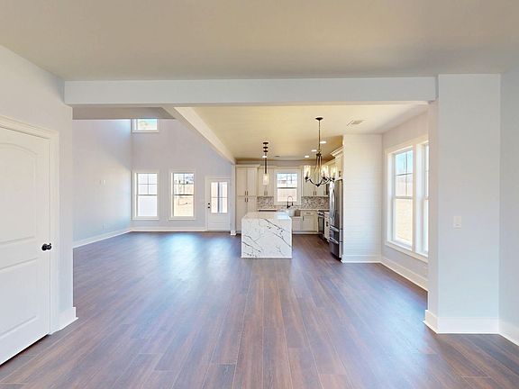 4th image of 1064 Eastview Rd NE