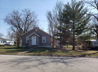 708 E Main St, Steeleville, IL