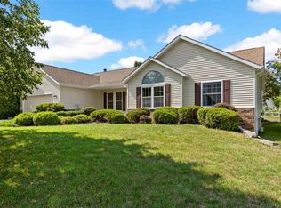 7404 Hampshire Dr NE, Cedar Rapids, IA 52402