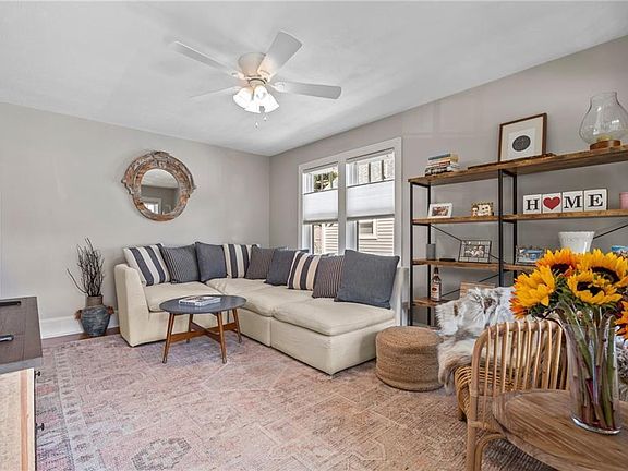 Entrance / Living Room