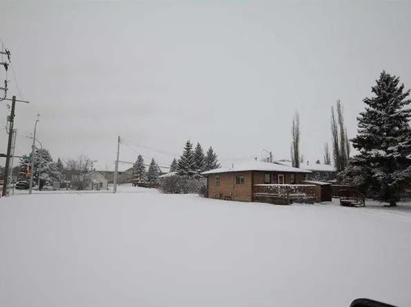 4707 46th St, Sylvan Lake, AB T4S 1N3