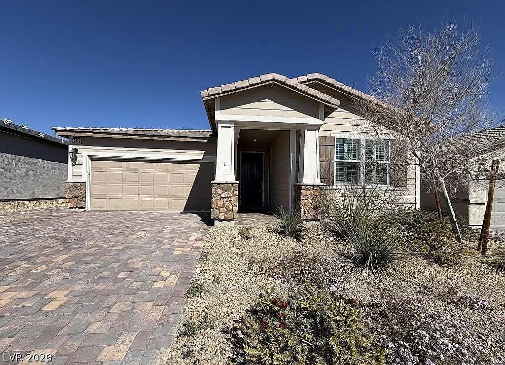 3 bed, 2.5 bath, 2193 sqft, $2,400 — Photo 2
