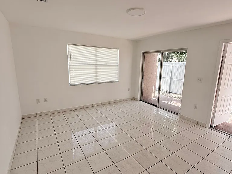 2647 SW 28th Ct #2647 — Photo 15