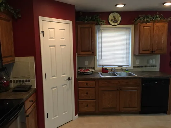 2513 Brook Ln, Manhattan, KS 66502