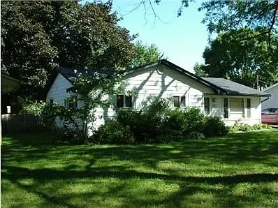 414 E Cross St photo 1