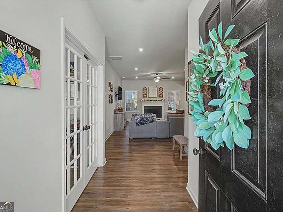 3rd image of 31 Westover Rd