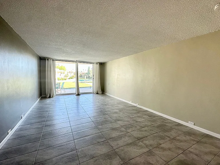 200 Camino Norte — Photo 3