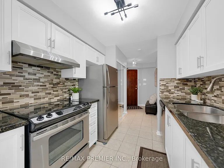 51 Baffin Ct #220 — Photo 18