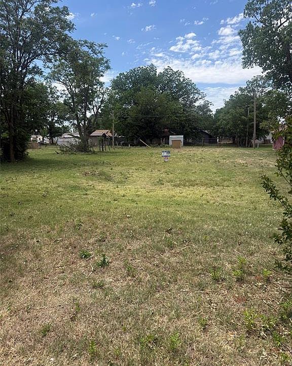 2nd image of 309 S Randall Ave Lot 9-11