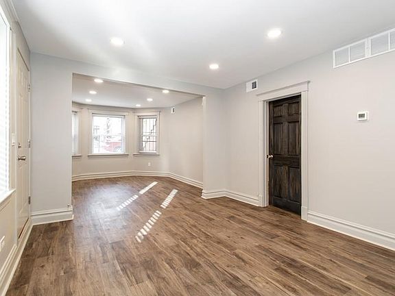 5th image of 1925 N Wolcott Ave #One