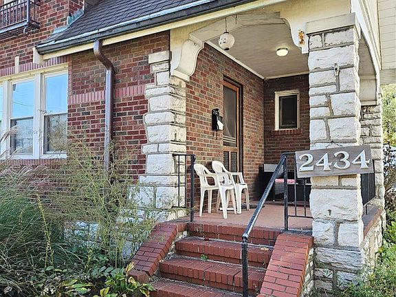 3rd image of 2434 Hord Ave