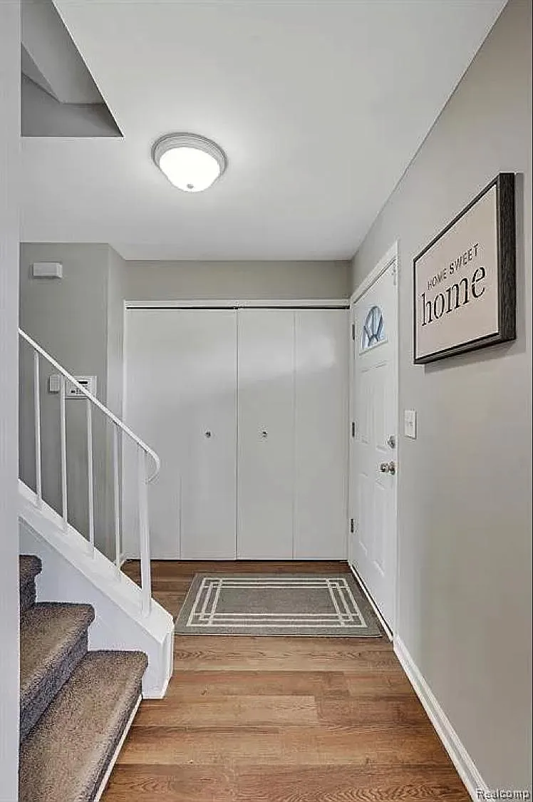 3 bed, 2.5 bath, 1529 sqft, $2,190 — Photo 3