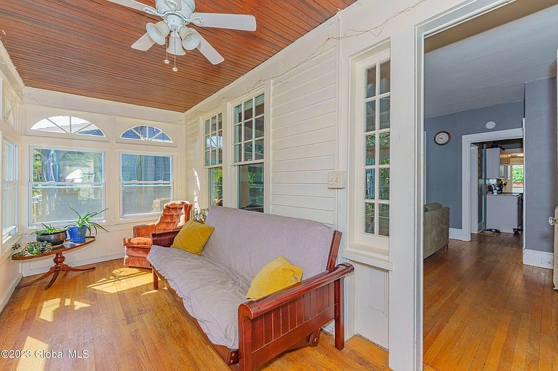 4th image of 910 Myrtle Avenue