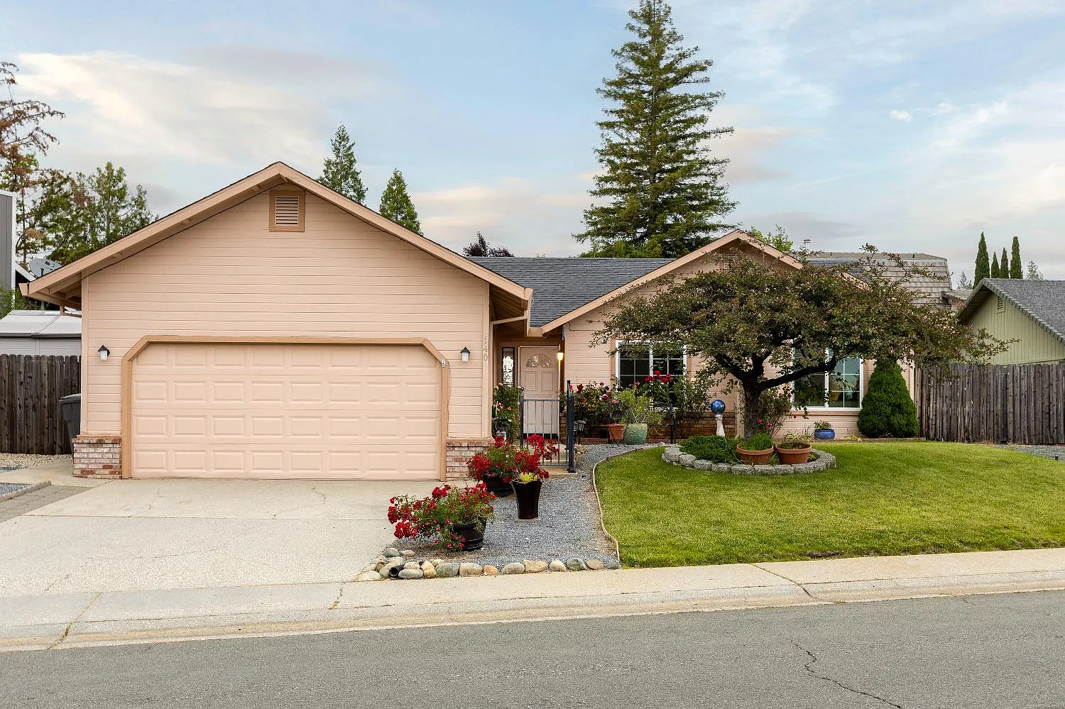 140 Castlemont Dr photo 1