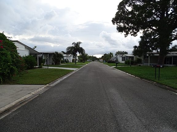 5th image of 515 Egret Cir