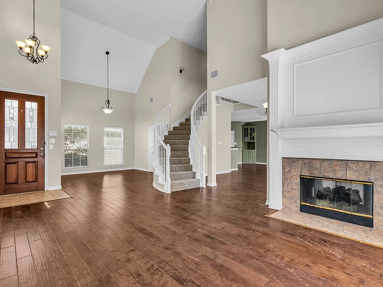 8613 Mill Creek Rd — Photo 2