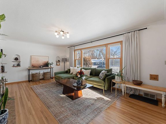 5th image of 6112 10th Ave S
