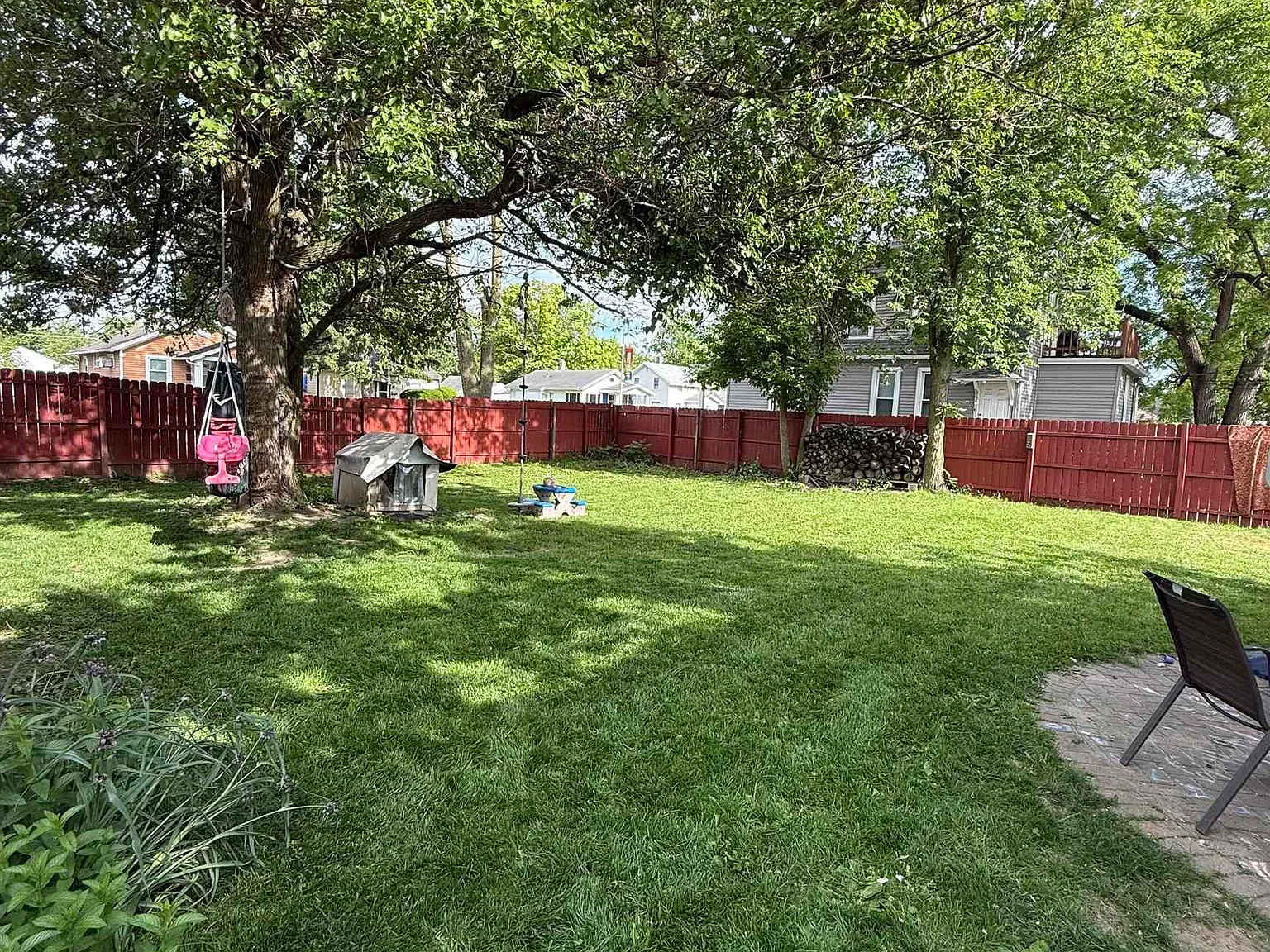 4 bed, 2.0 bath, 2272 sqft, $1,800 — Photo 3